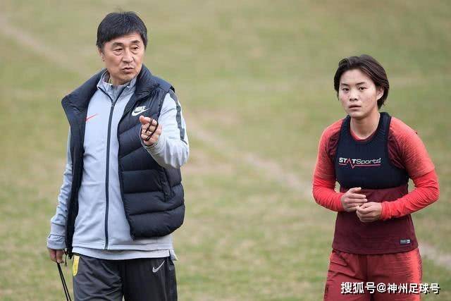 夸梅质疑恩比德与布朗的冲突是否故意
